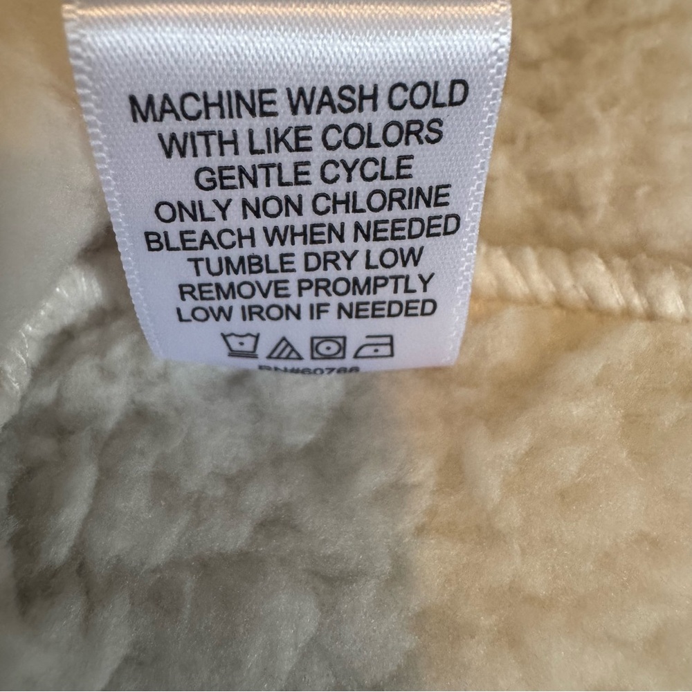 Ulta Beauty Cream Sherpa Wrap Size S/M NEW WITH TAGS - Picture 7 of 7